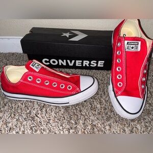 Red converse w/ box. No shoe laces . Size 7